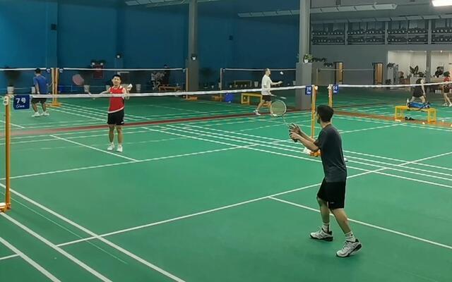 羽球单打 VS 森森整局，求大佬指点进步